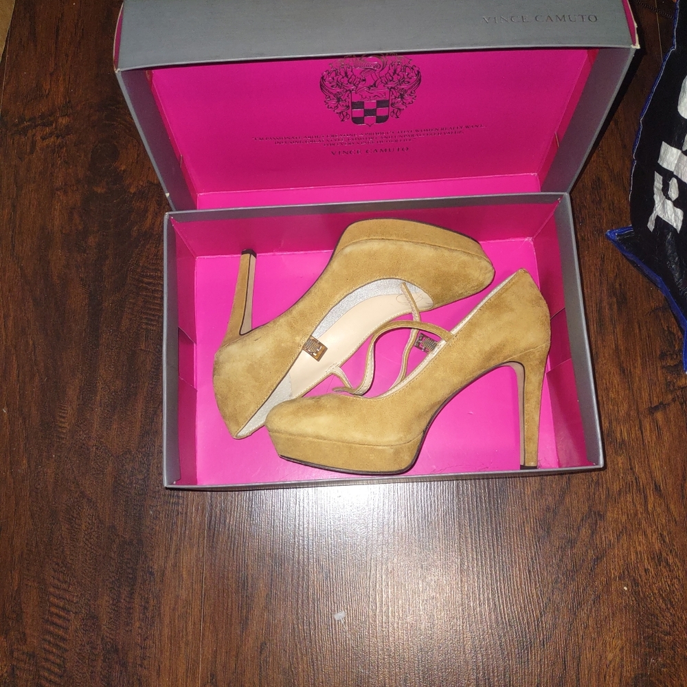 Vince Camuto Joshlynn 7M worn once